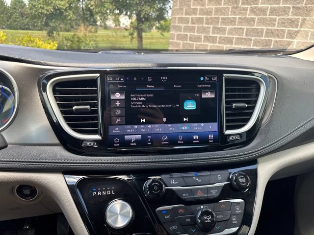 Used 2024 Chrysler Pacifica Limited FWD image 21