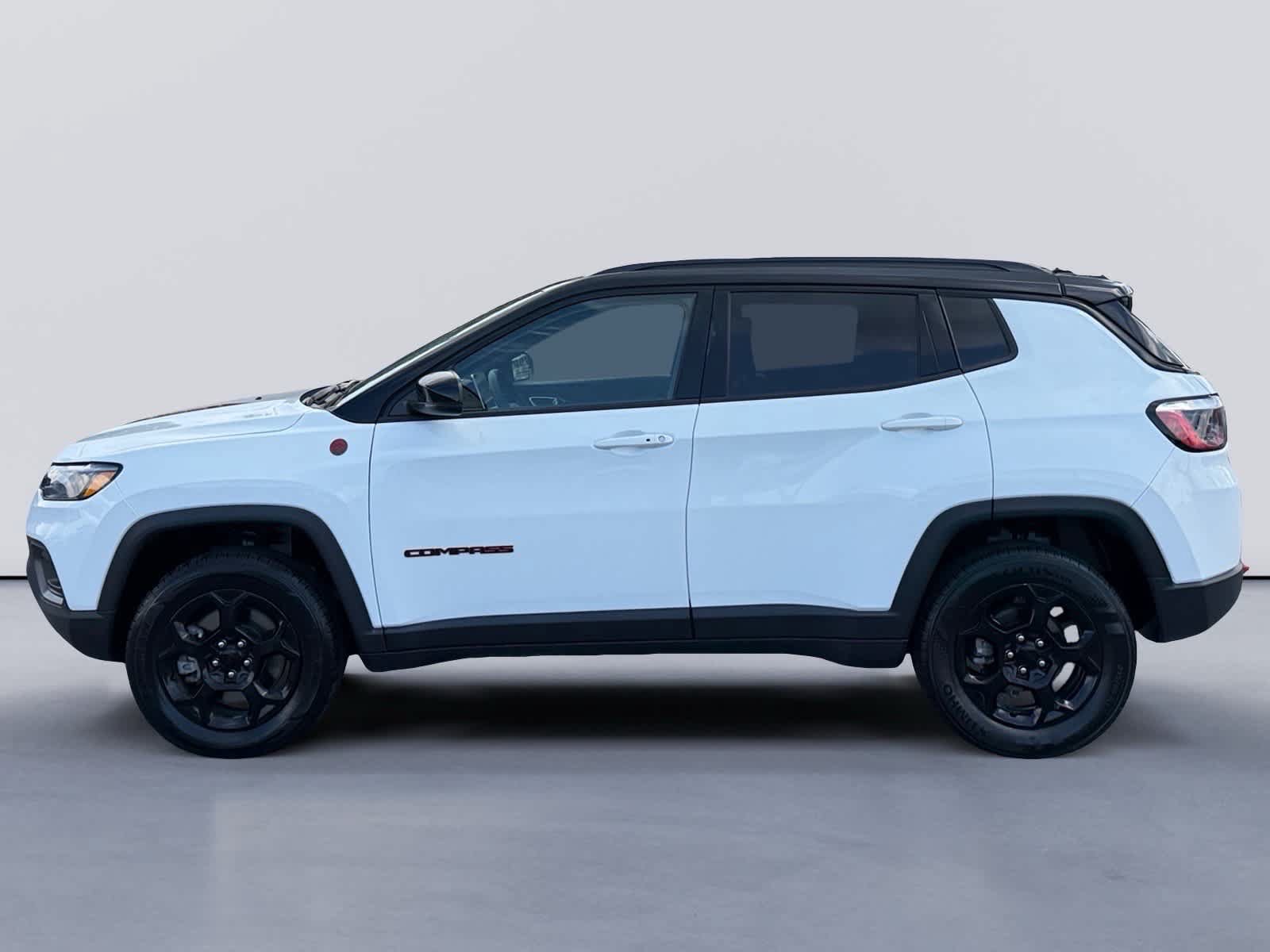 Used 2024 Jeep Compass Trailhawk AWD/4WD image 2