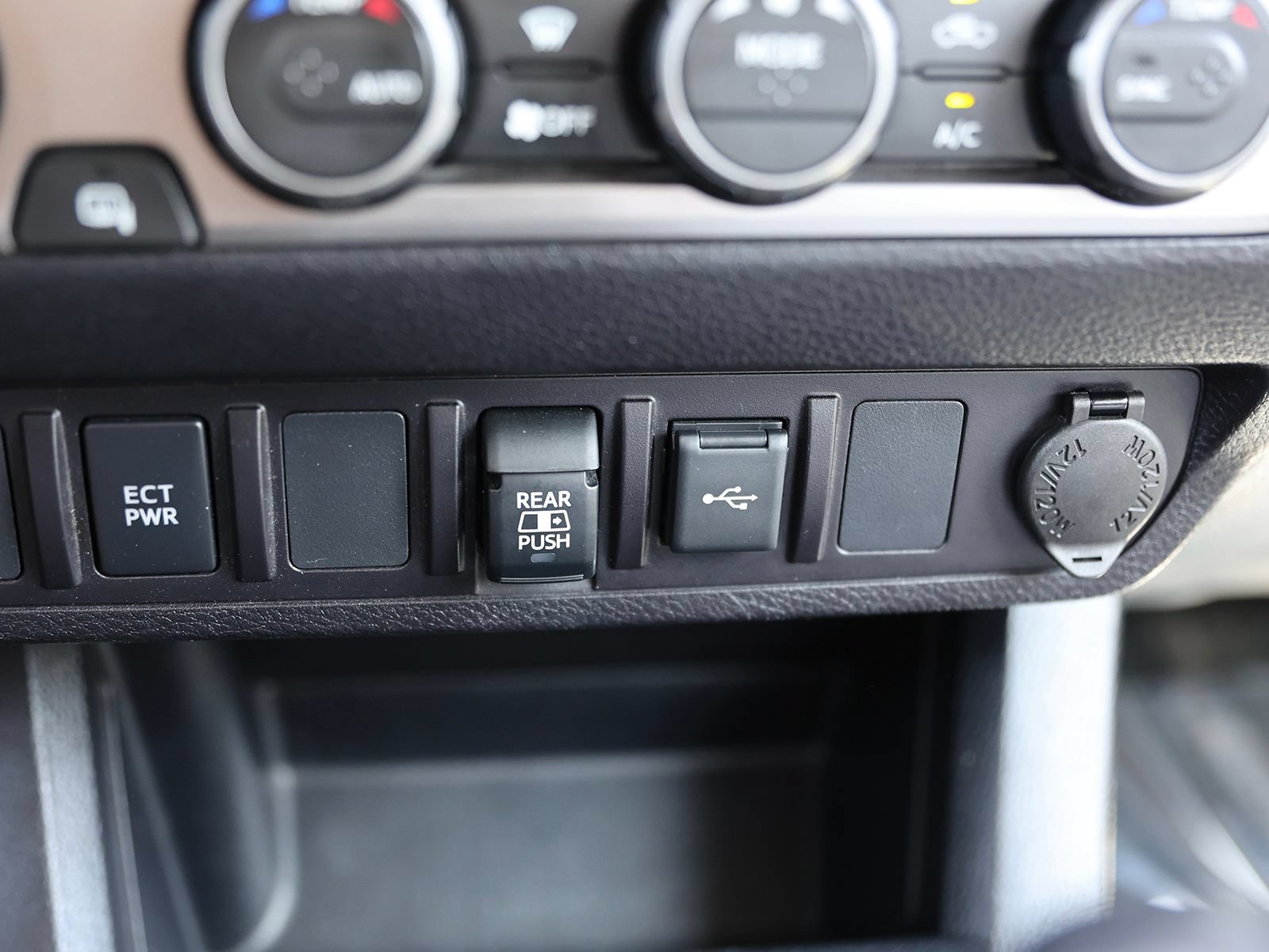 Used 2021 Toyota Tacoma SR5 AWD/4WD image 31