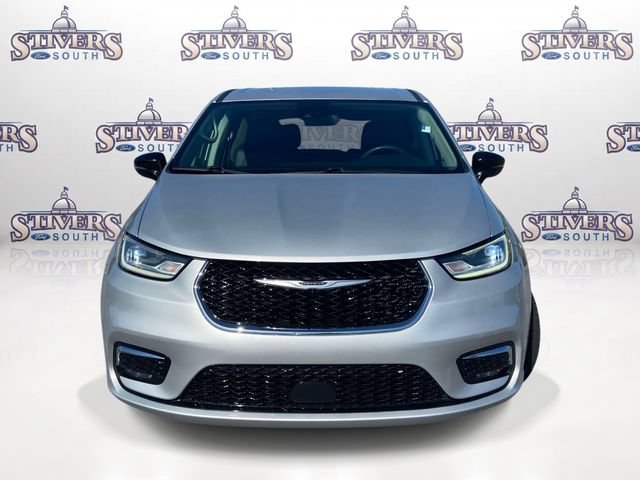 Used 2024 Chrysler Pacifica Touring-L FWD image 8
