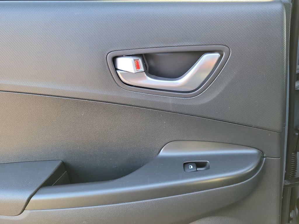 Used 2022 Hyundai Kona SEL w/ Convenience Package image 14