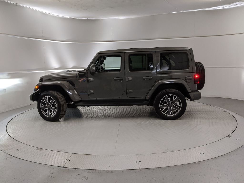Used 2023 Jeep Wrangler Unlimited Sahara image 5