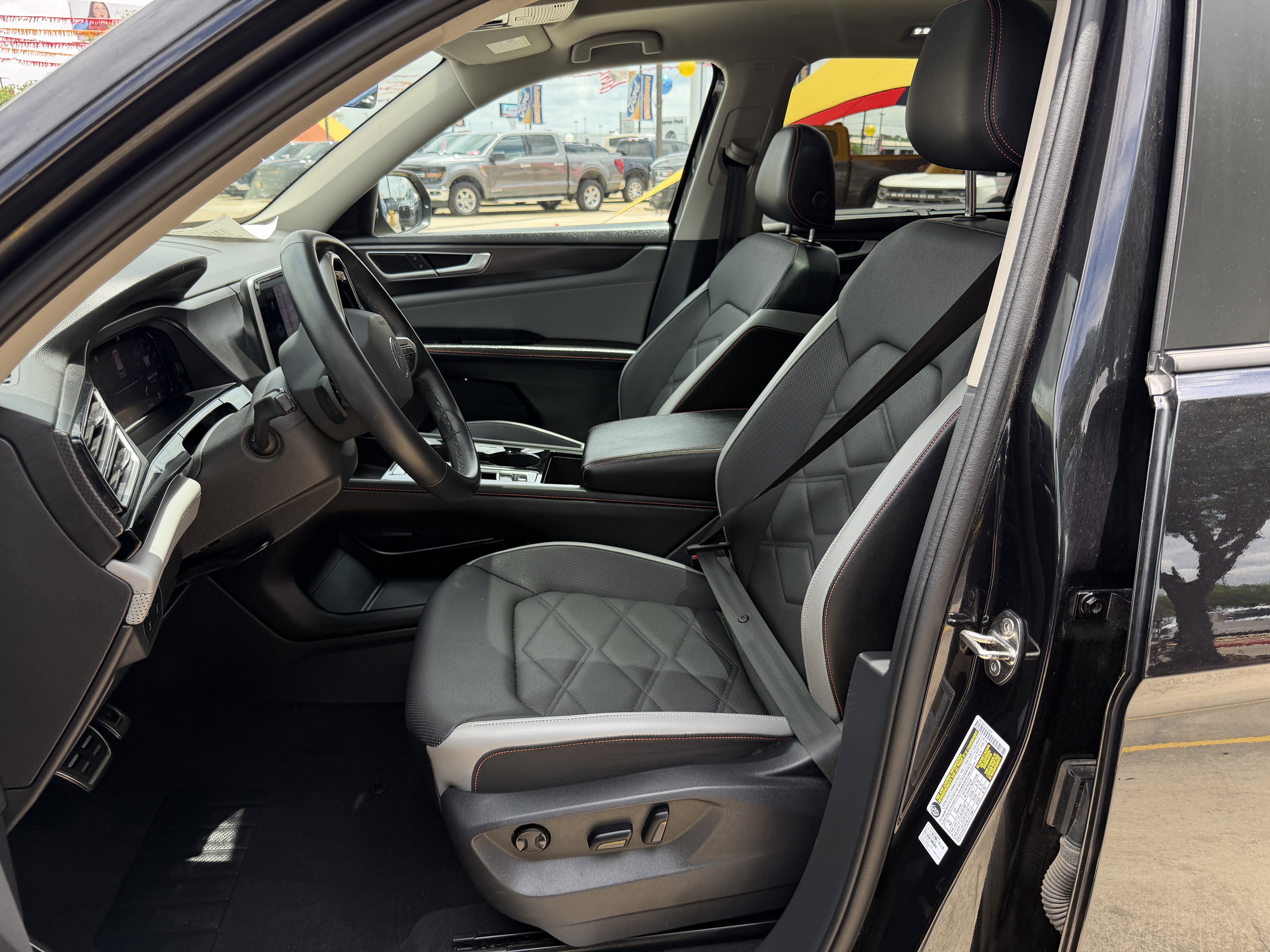 Used 2024 Volkswagen Atlas Peak Edition SE AWD/4WD image 15