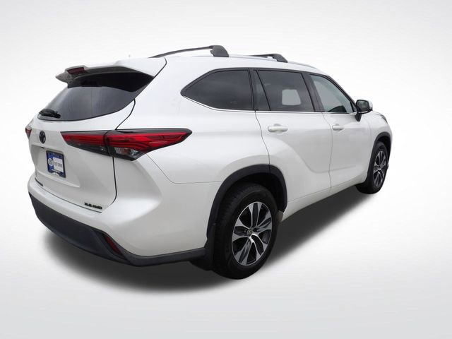 Used 2021 Toyota Highlander XLE AWD/4WD image 10