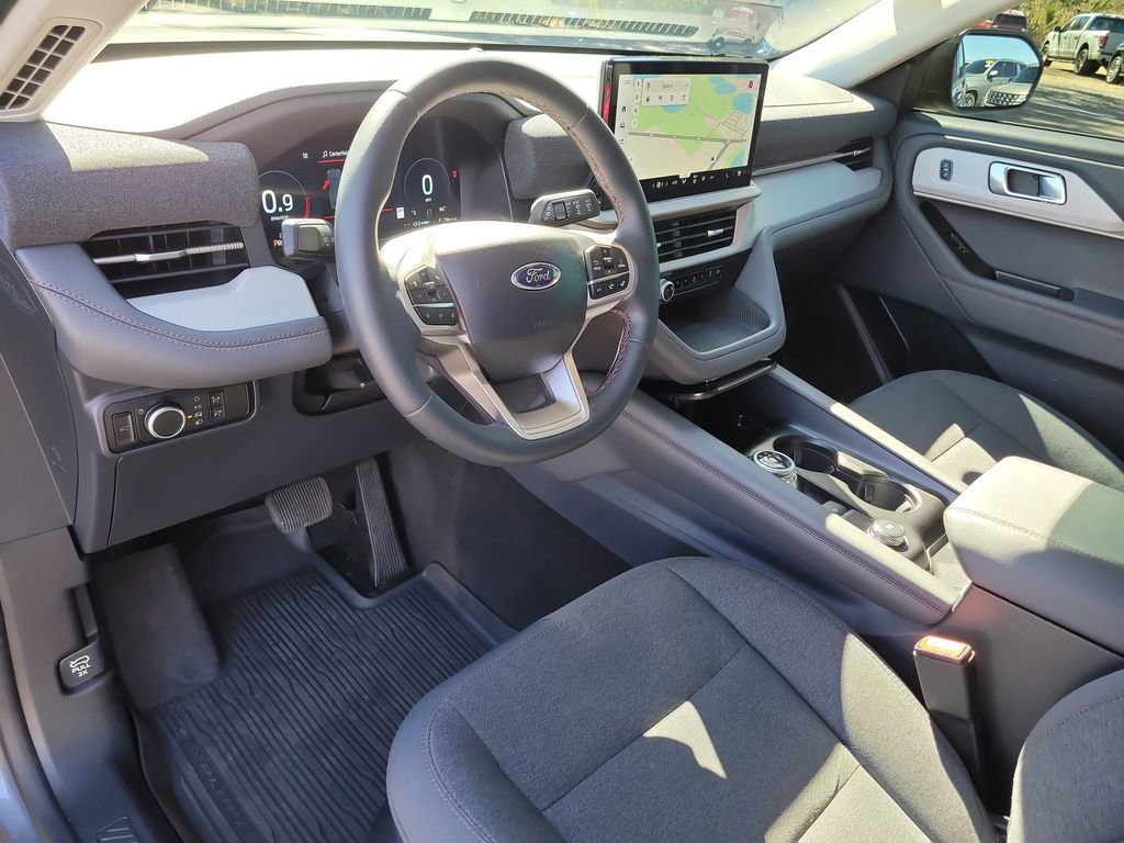 Certified 2025 Ford Explorer Active image 17