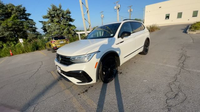 Used 2022 Volkswagen Tiguan SE R-Line AWD/4WD image 4