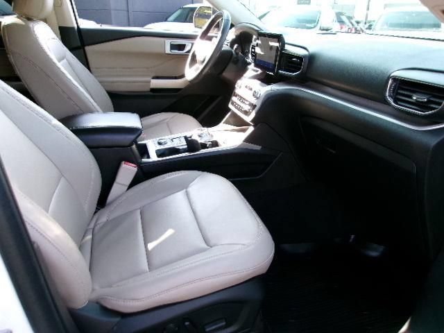 Certified 2023 Ford Explorer XLT w/ Equipment Group 202A AWD/4WD image 4