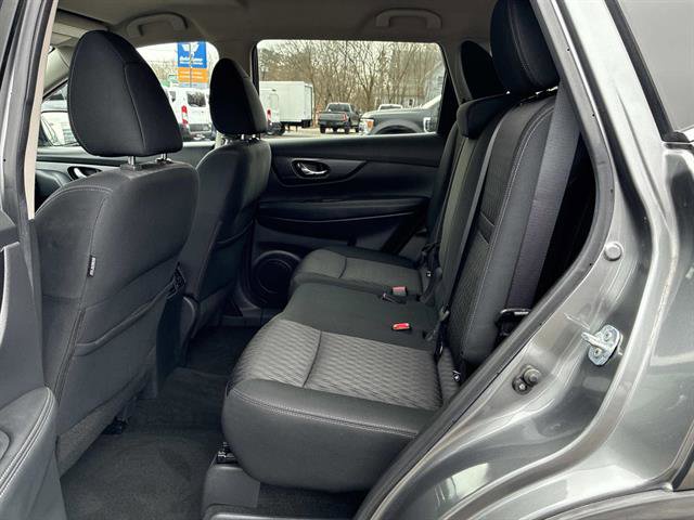 Used 2017 Nissan Rogue SV w/ SV Premium Package image 15