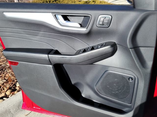 Certified 2025 Ford Escape Platinum w/ Premium Technology Package image 8