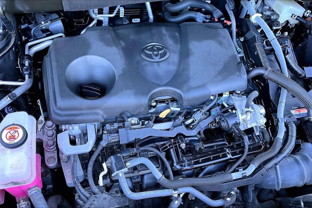 Used 2024 Toyota Highlander LE FWD image 34