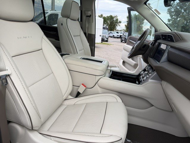Used 2021 GMC Yukon Denali w/ Denali Premium Package AWD/4WD image 41