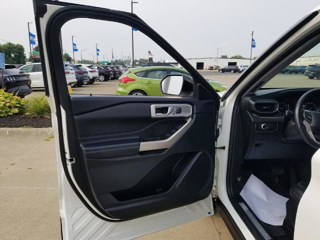 Certified 2022 Ford Explorer Limited AWD/4WD image 10