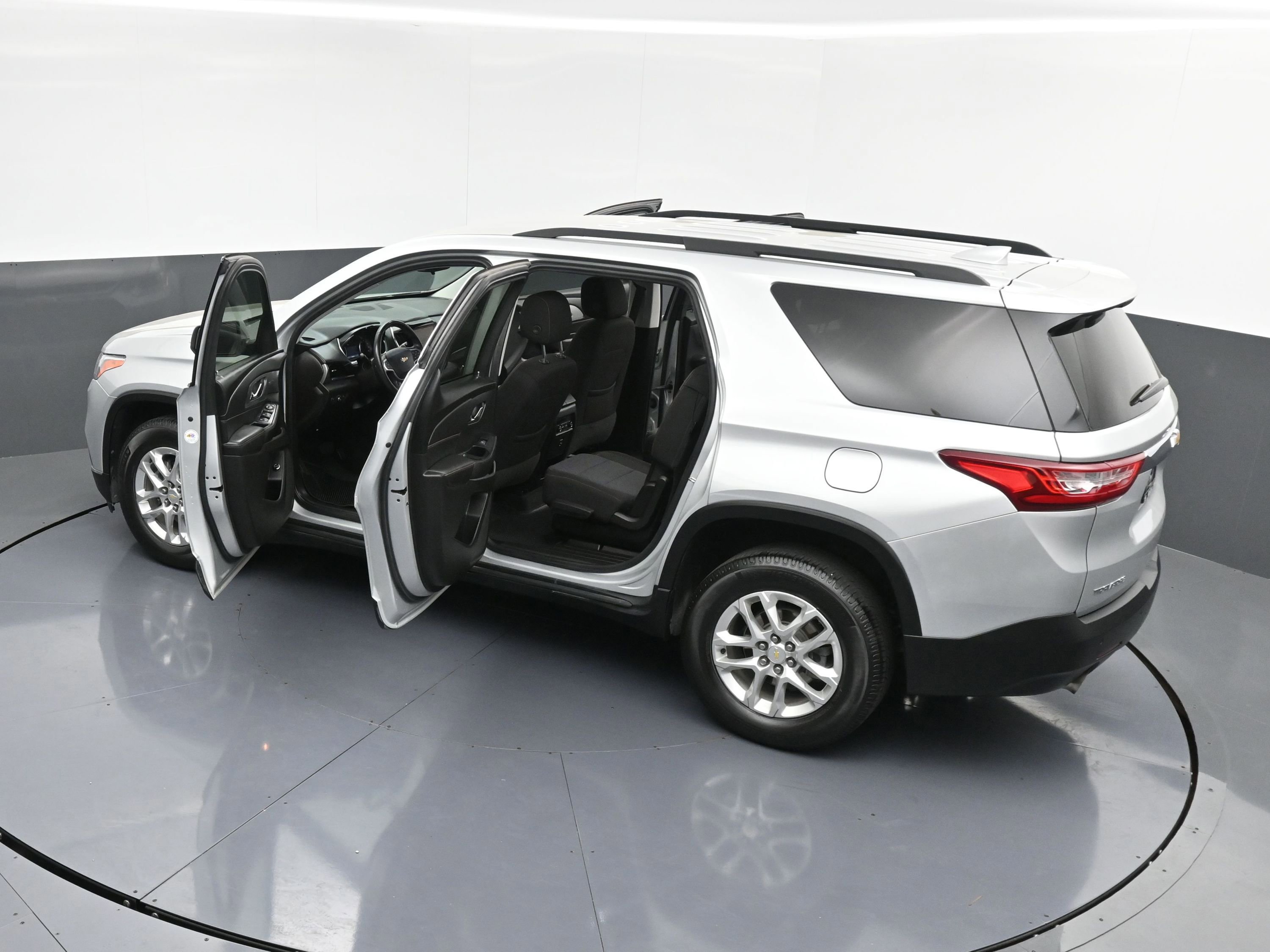 Used 2021 Chevrolet Traverse LT image 47