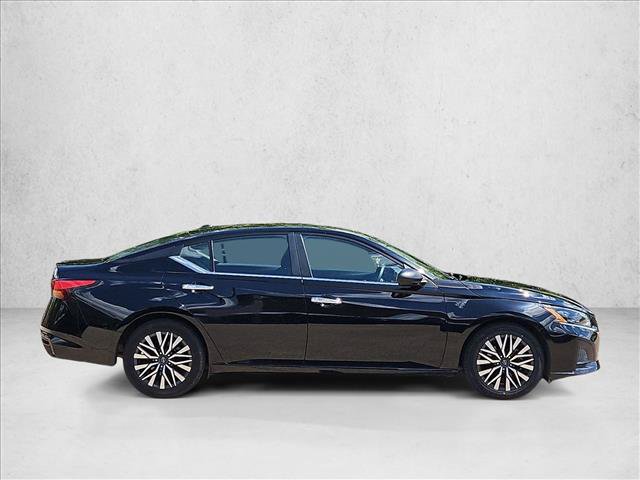 Used 2024 Nissan Altima 2.5 SV FWD image 4