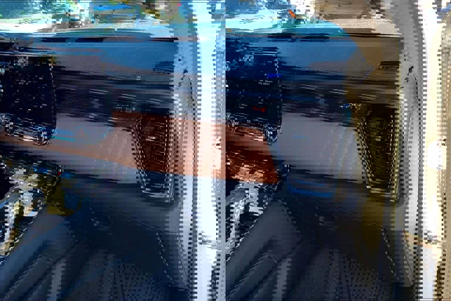 Used 2023 GMC Canyon AT4 w/ AT4 Premium Package image 23