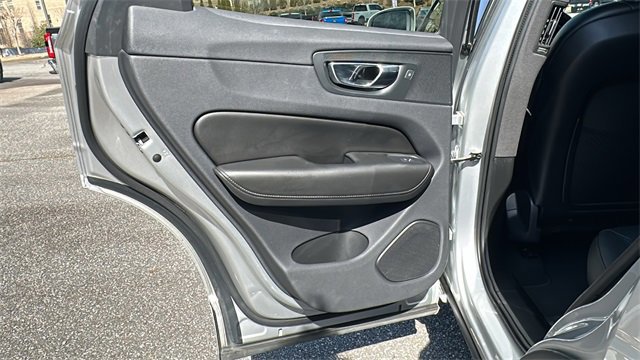 Used 2019 Volvo XC60 T5 Momentum image 20