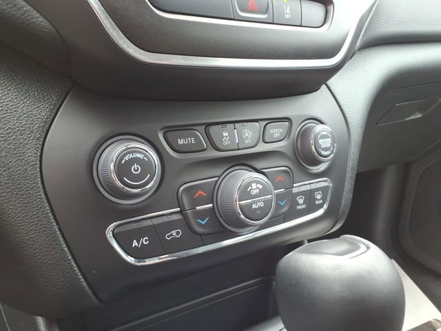 Used 2022 Jeep Cherokee Trailhawk AWD/4WD image 24