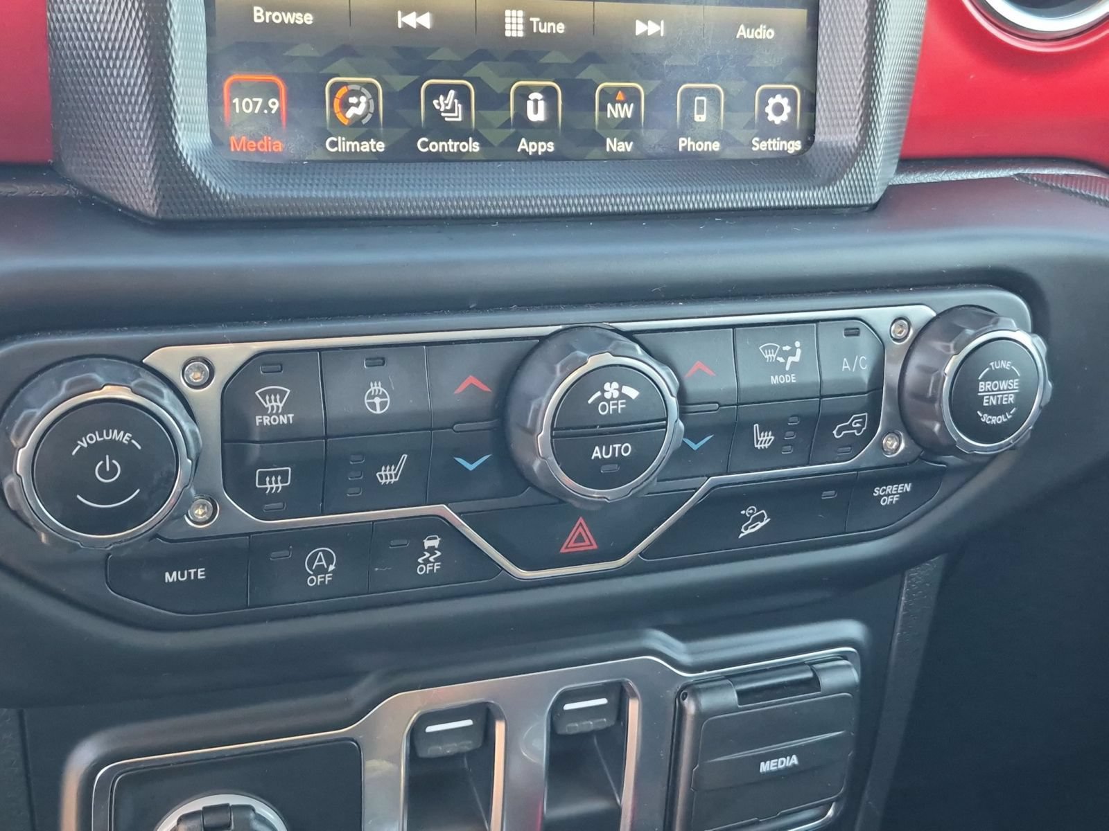 Used 2021 Jeep Wrangler Rubicon w/ Uconnect 4C Nav & Sound Group AWD/4WD image 21