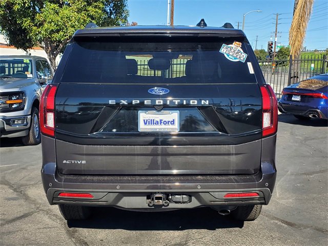 Certified 2025 Ford Expedition Active image 3