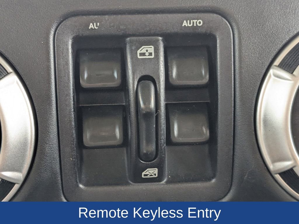 Used 2017 Jeep Wrangler Unlimited Rubicon w/ Connectivity Group image 22