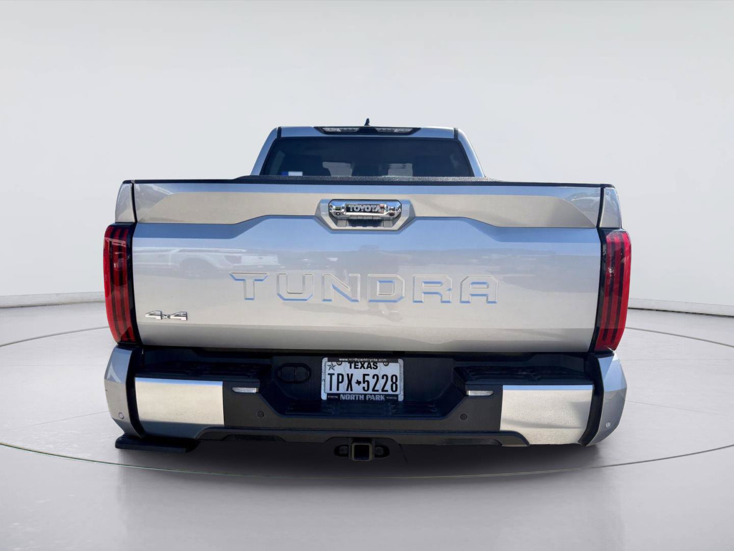 Used 2024 Toyota Tundra Limited w/ Power Package AWD/4WD image 4