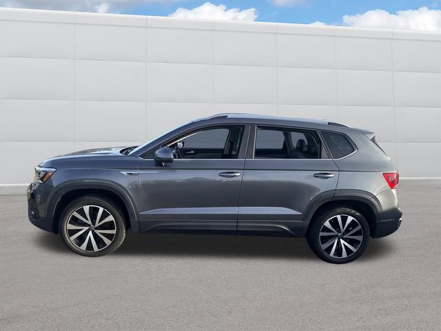 Used 2022 Volkswagen Taos SE image 2