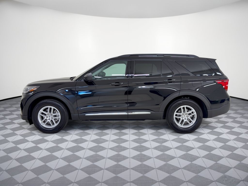 Certified 2025 Ford Explorer Active RWD image 2