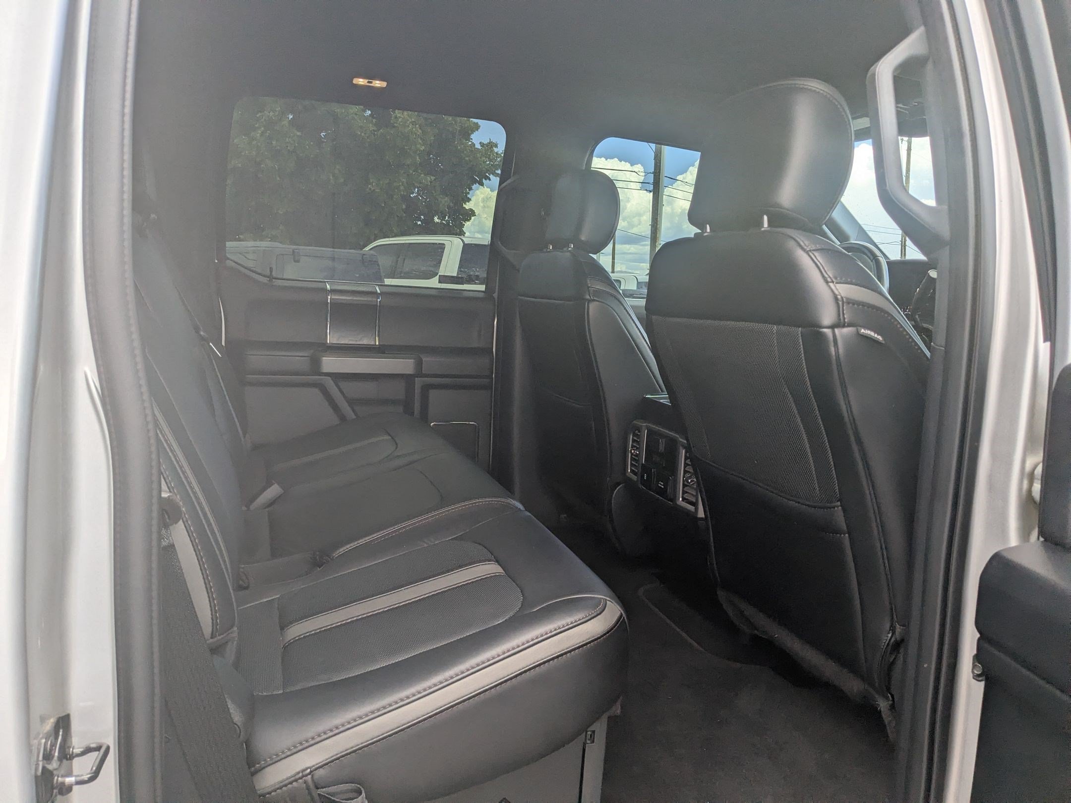 Certified 2019 Ford F350 Platinum w/ Platinum Ultimate Package AWD/4WD image 32