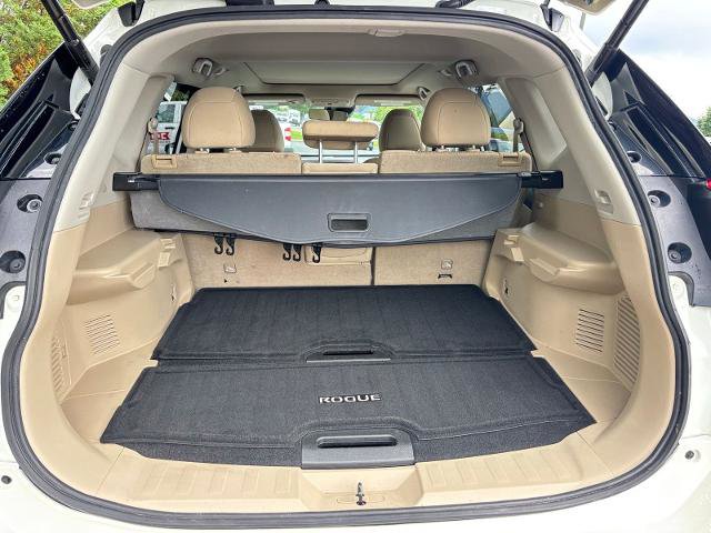 Used 2019 Nissan Rogue SV w/ Sun & Sound Touring Package FWD image 17