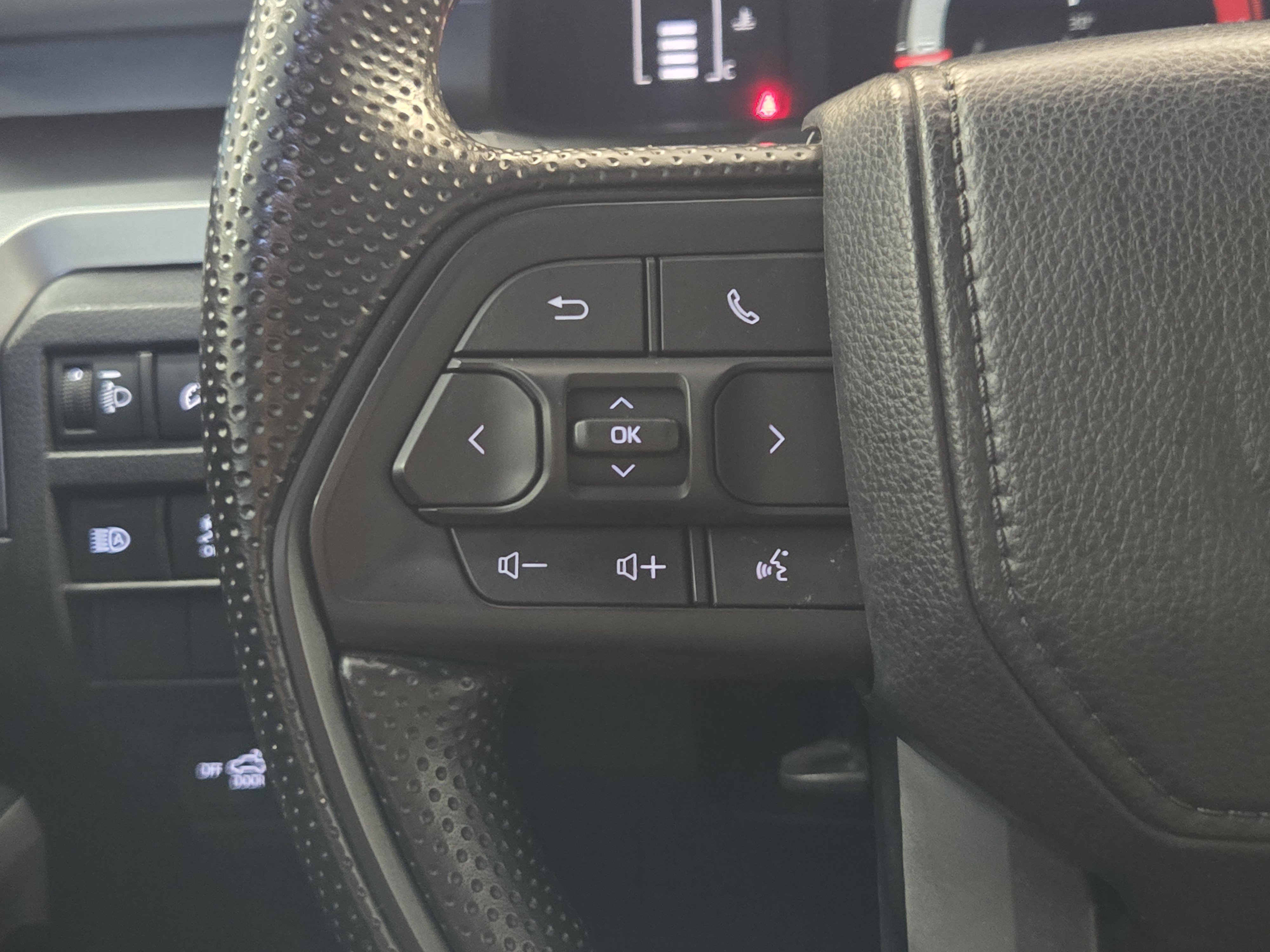 Used 2025 Toyota Tacoma SR5 AWD/4WD image 28