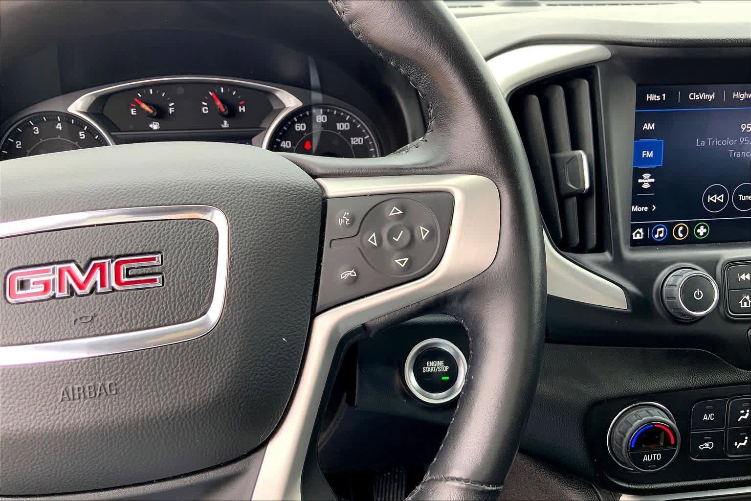 Used 2022 GMC Terrain SLT FWD image 25