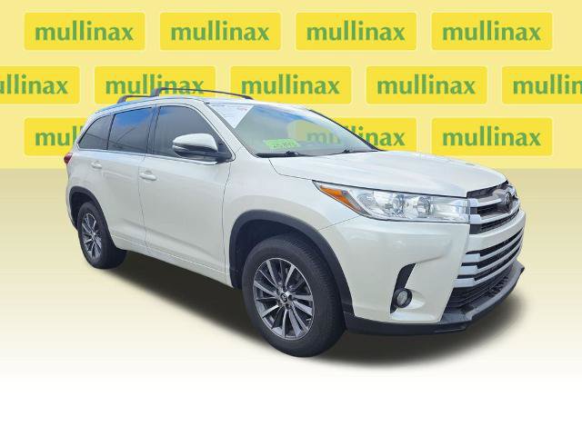 Used 2018 Toyota Highlander XLE w/ Carpet Mat Package (TMS) FWD image 1