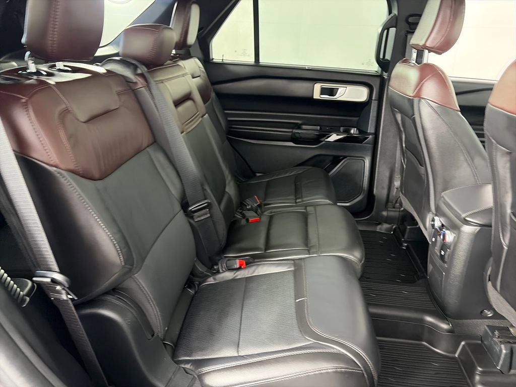 Certified 2023 Ford Explorer Platinum w/ Technology Package AWD/4WD image 29