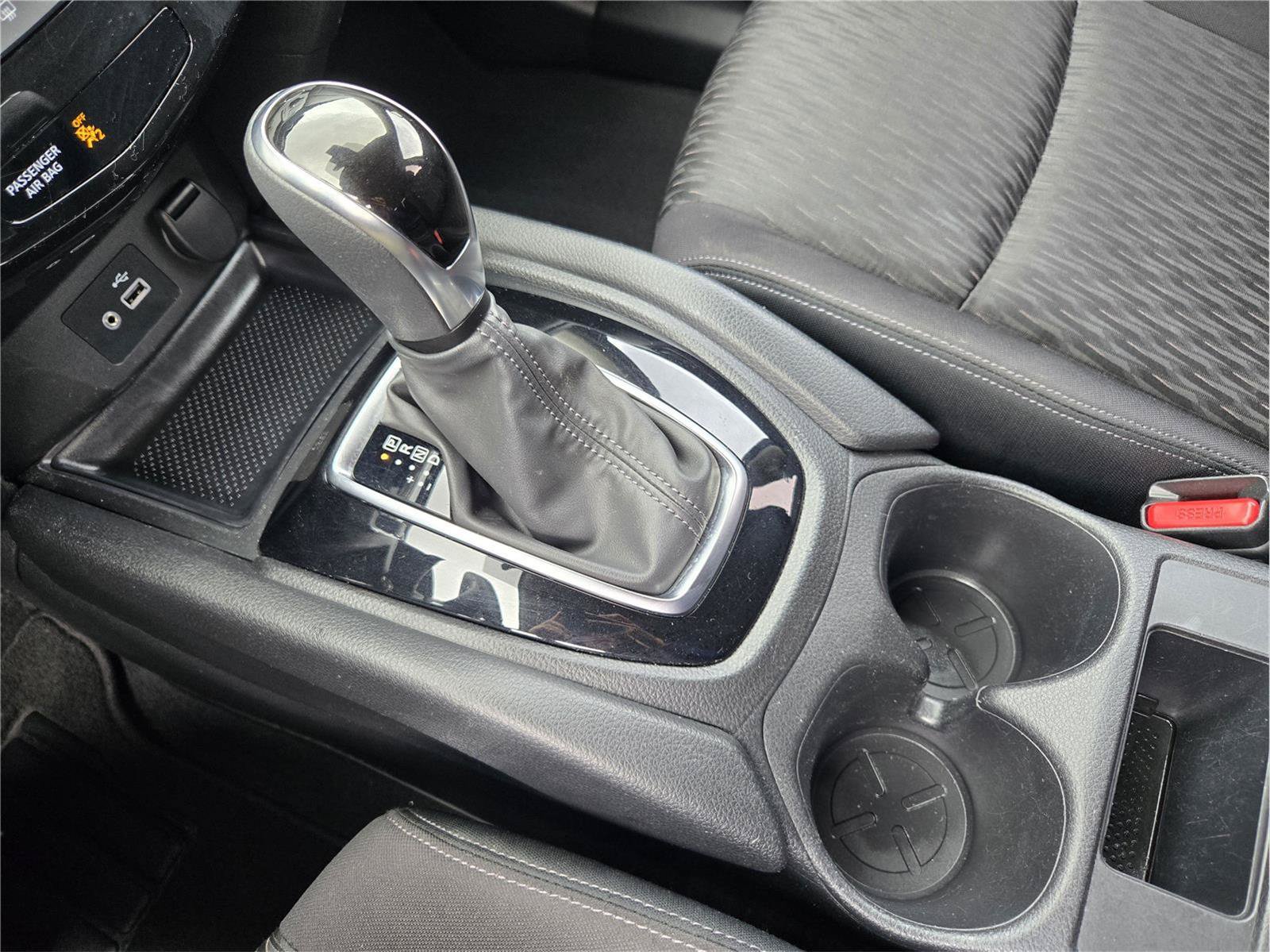 Used 2020 Nissan Rogue S FWD image 17