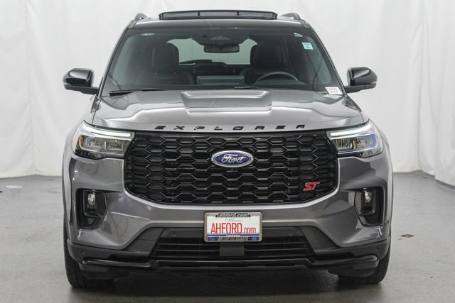 Certified 2025 Ford Explorer ST AWD/4WD image 3