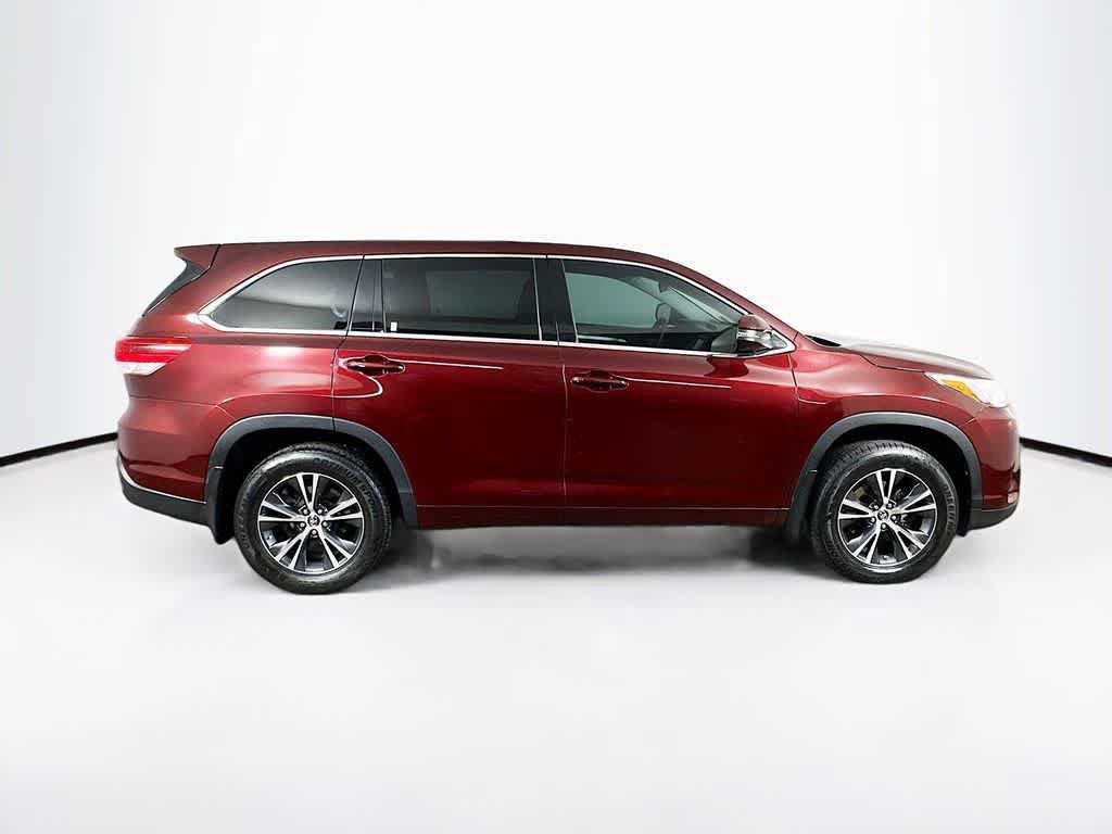 Used 2018 Toyota Highlander LE w/ Carpet Mat Package (TMS) AWD/4WD image 26