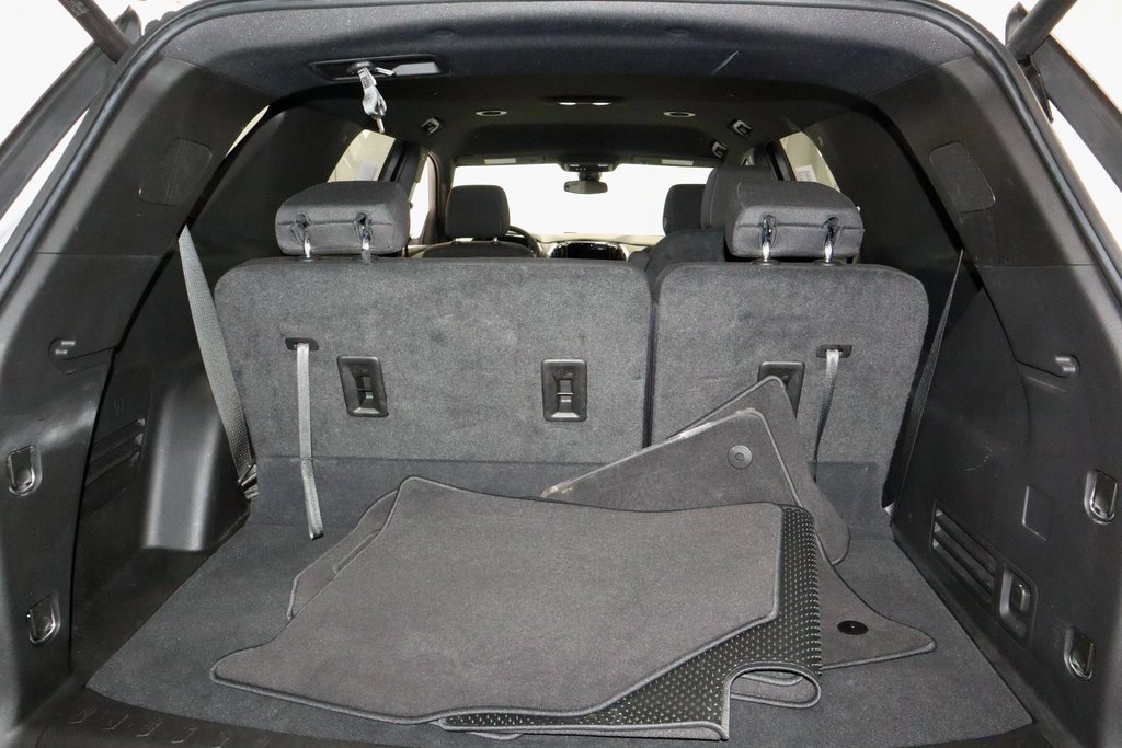 Used 2023 Chevrolet Traverse LT image 13