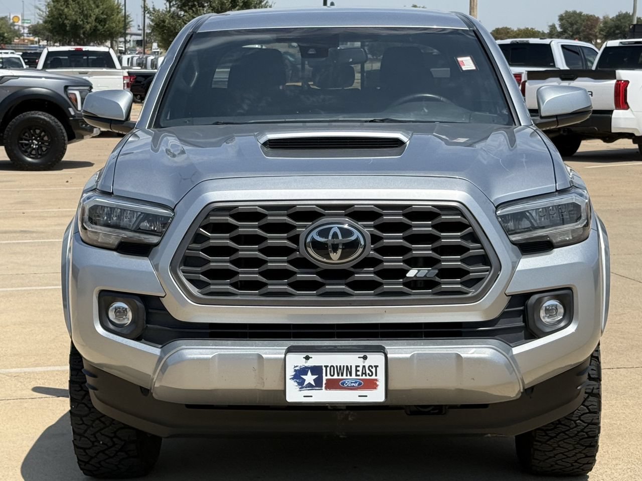 Used 2023 Toyota Tacoma TRD Sport w/ Technology Package AWD/4WD image 8