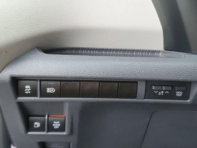 Used 2023 Toyota Sienna XLE image 24