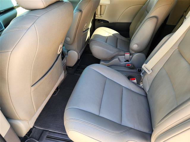 Used 2020 Toyota Sienna XLE Premium FWD image 30