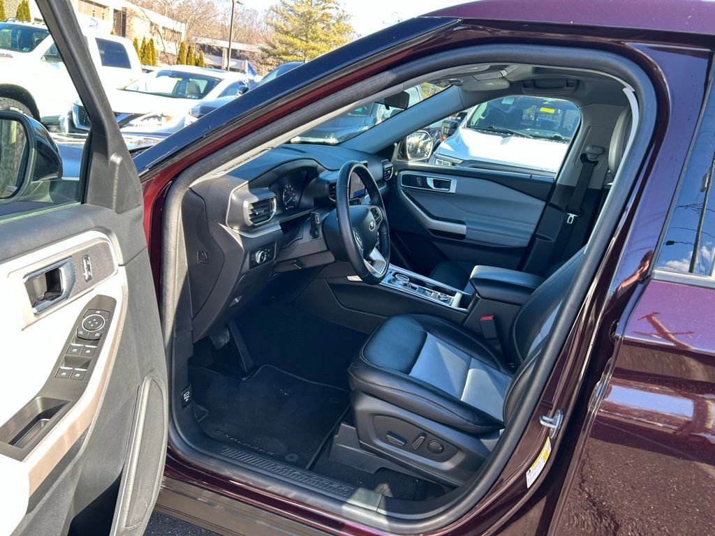 Certified 2023 Ford Explorer XLT w/ Equipment Group 202A image 15