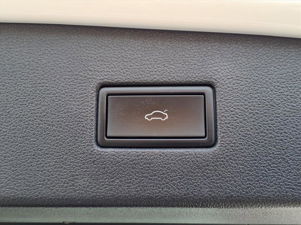 Used 2024 Volkswagen Tiguan SE R-Line image 17