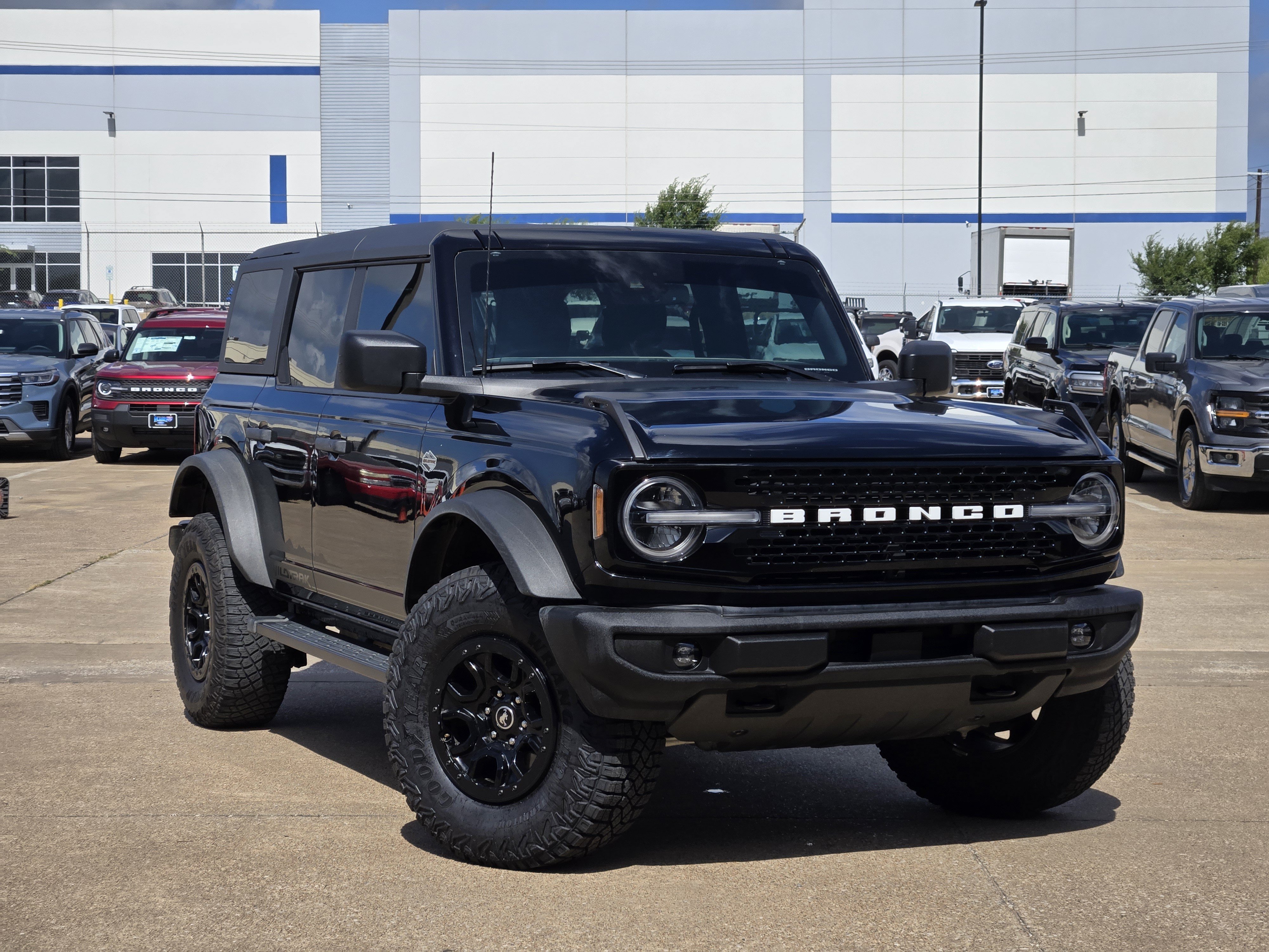 Certified 2022 Ford Bronco Wildtrak AWD/4WD image 1