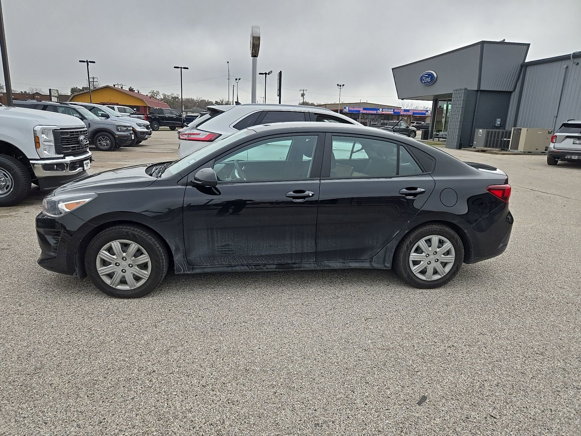 Used 2023 Kia Rio S image 2