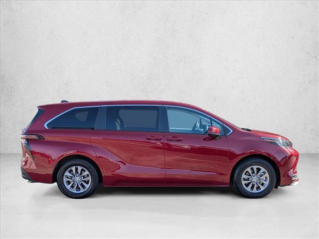 Used 2023 Toyota Sienna LE FWD image 4