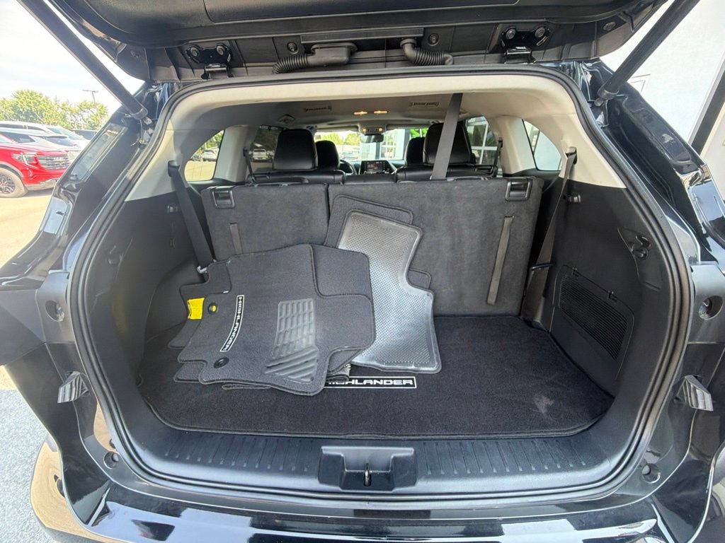 Used 2022 Toyota Highlander XLE AWD/4WD image 46