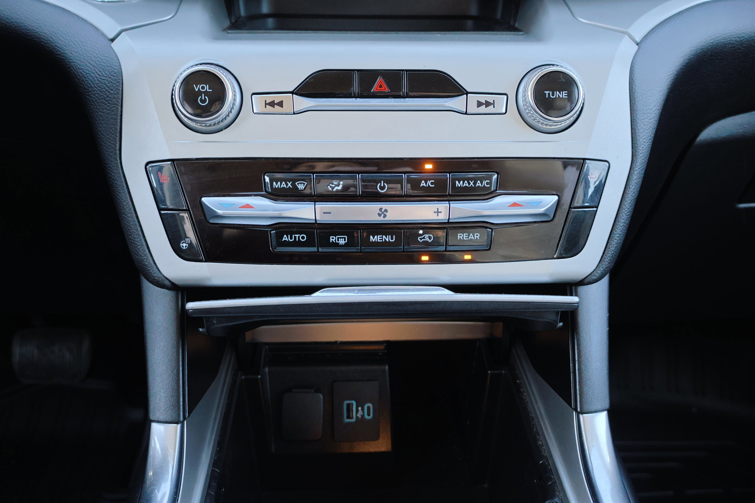 Certified 2022 Ford Explorer XLT w/ Equipment Group 202A image 23