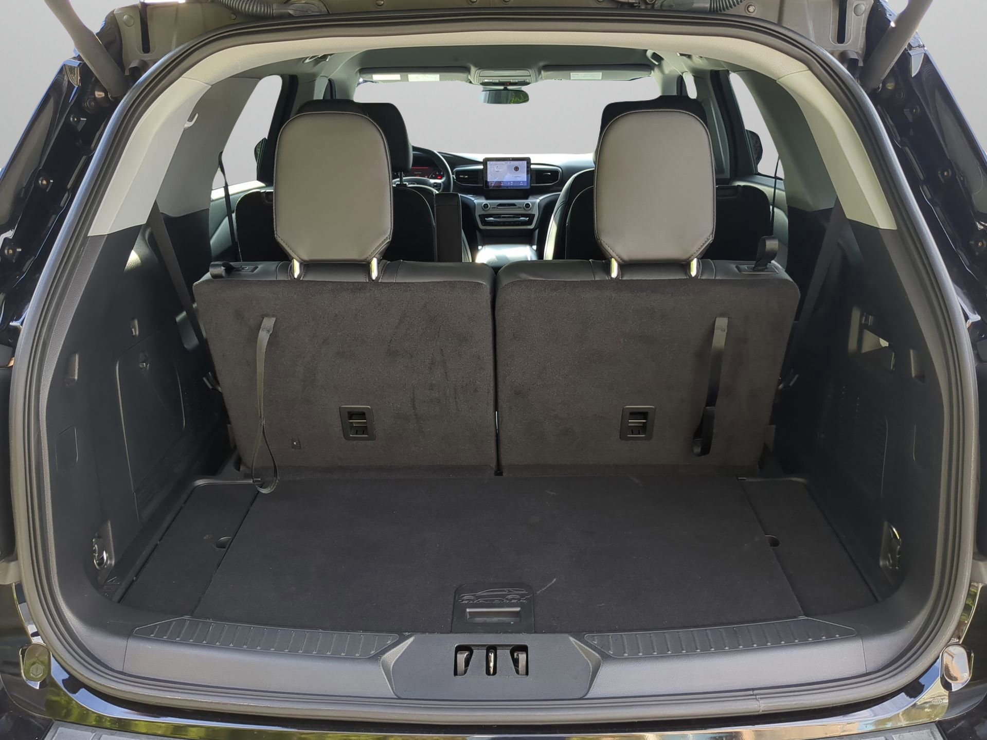 Certified 2022 Ford Explorer XLT w/ Equipment Group 202A image 38