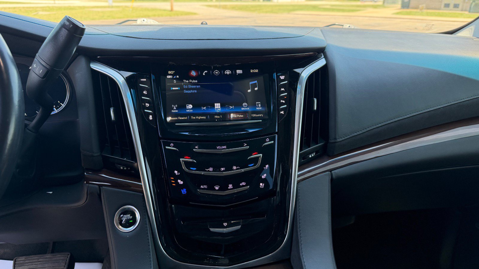 Used 2019 Cadillac Escalade ESV Luxury AWD/4WD image 43