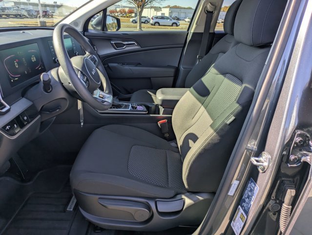 Used 2025 Kia Sportage LX image 15
